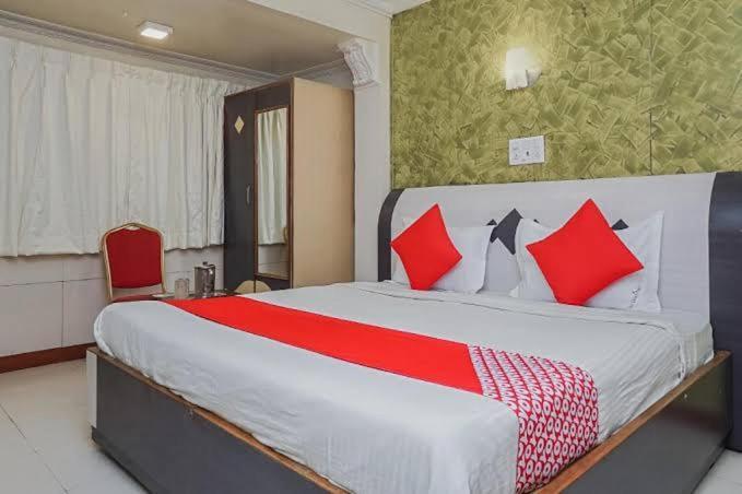 Hotel Tushar Pune Esterno foto