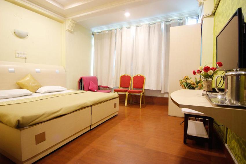 Hotel Tushar Pune Esterno foto
