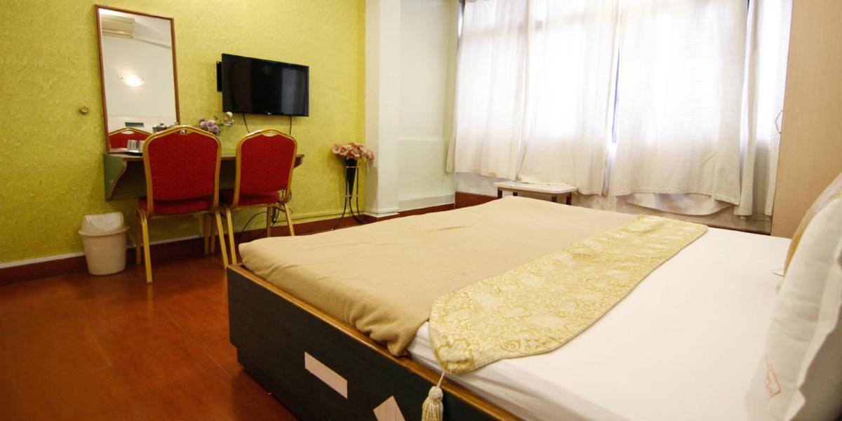 Hotel Tushar Pune Esterno foto