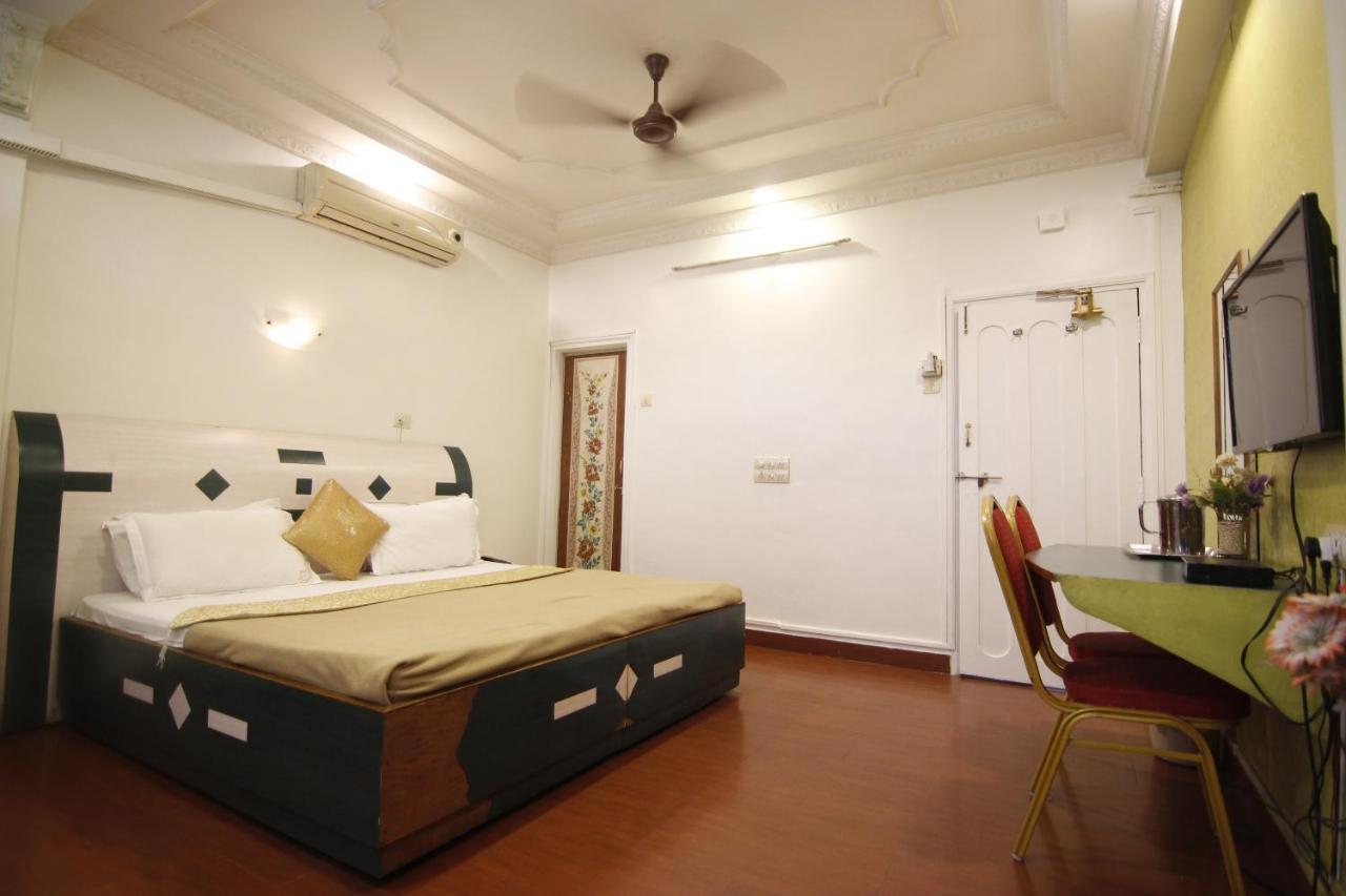 Hotel Tushar Pune Esterno foto